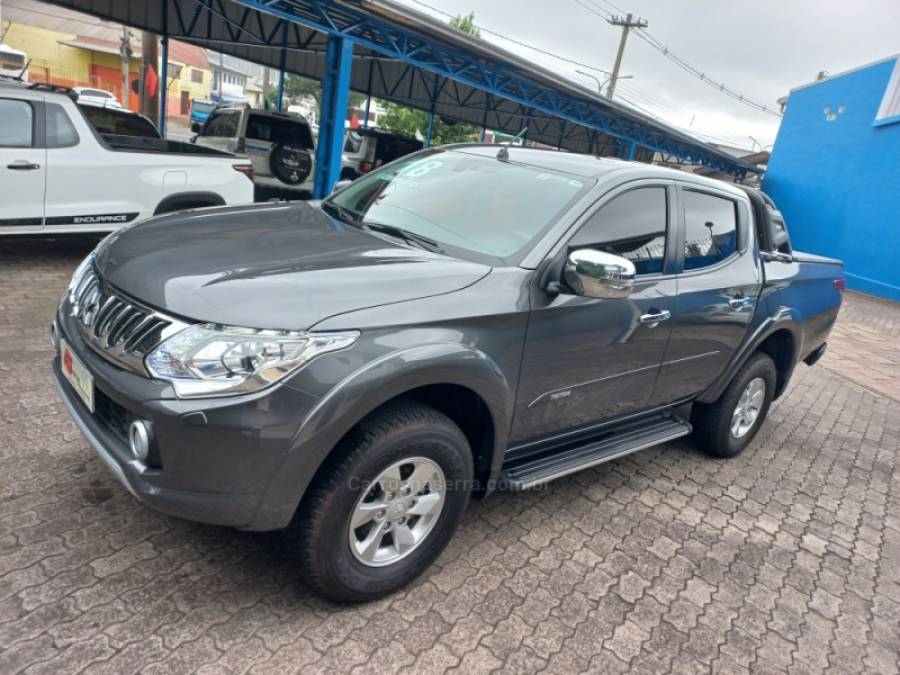 MITSUBISHI - L200 TRITON - 2018/2018 - Cinza - R$ 147.900,00