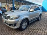 TOYOTA - HILUX SW4 - 2013/2013 - Prata - R$ 135.000,00