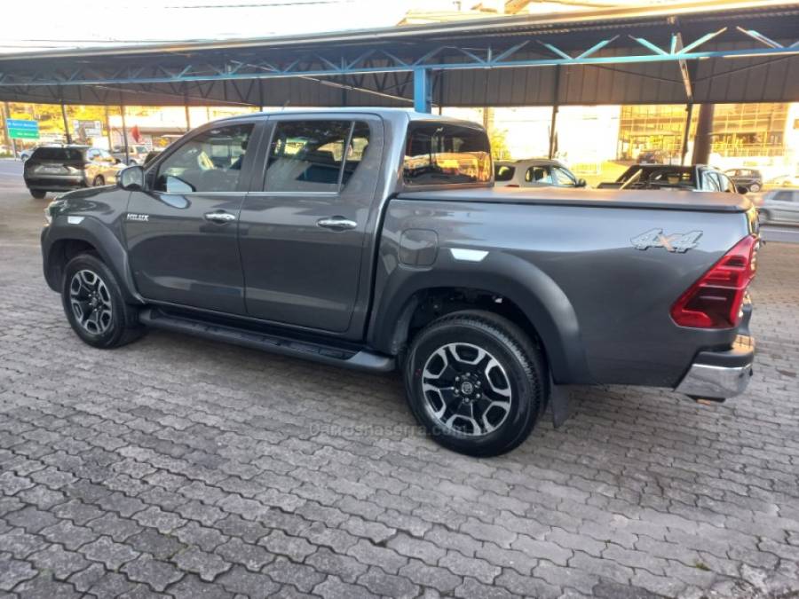 TOYOTA - HILUX - 2023/2023 - Cinza - R$ 265.000,00