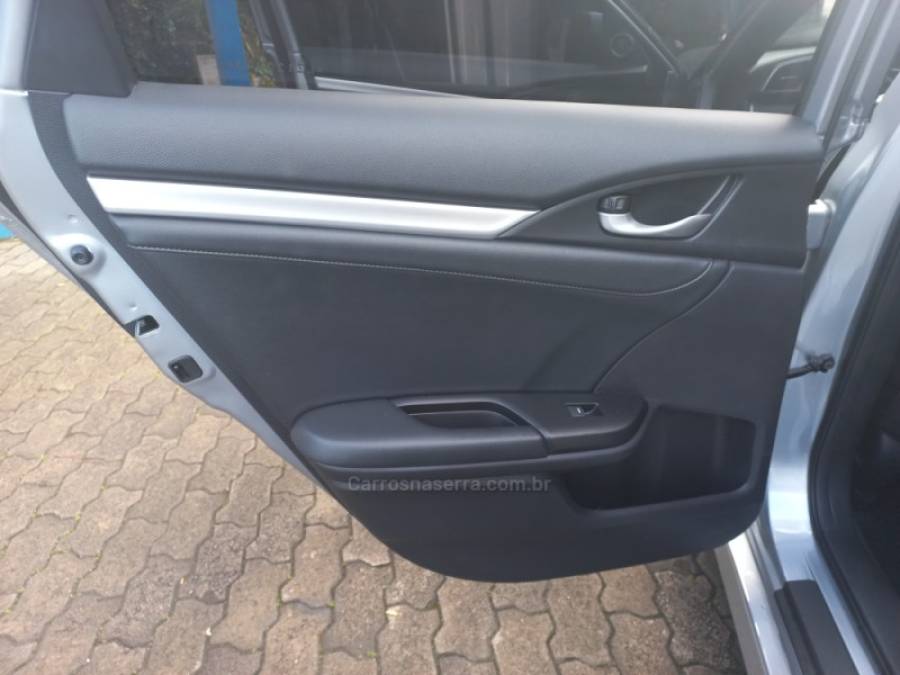 HONDA - CIVIC - 2020/2020 - Prata - R$ 125.900,00