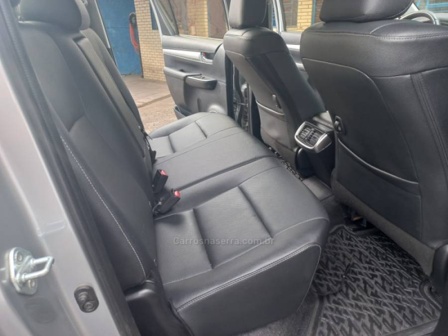 TOYOTA - HILUX - 2021/2021 - Prata - R$ 235.000,00