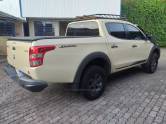 MITSUBISHI - L200 TRITON - 2022/2023 - Bege - R$ 205.451,00