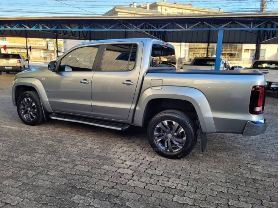 VOLKSWAGEN - AMAROK - 2023/2023 - Prata - R$ 205.000,00