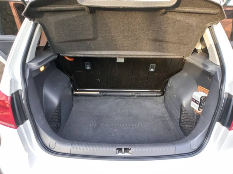 VOLKSWAGEN - SPACEFOX - 2018/2018 - Branca - R$ 57.500,00
