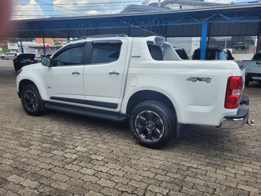 CHEVROLET - S10 - 2022/2022 - Branca - R$ 219.990,00