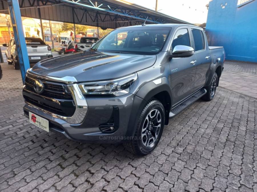 TOYOTA - HILUX - 2023/2023 - Cinza - R$ 265.990,00