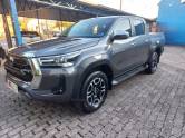 TOYOTA - HILUX - 2023/2023 - Cinza - R$ 265.000,00