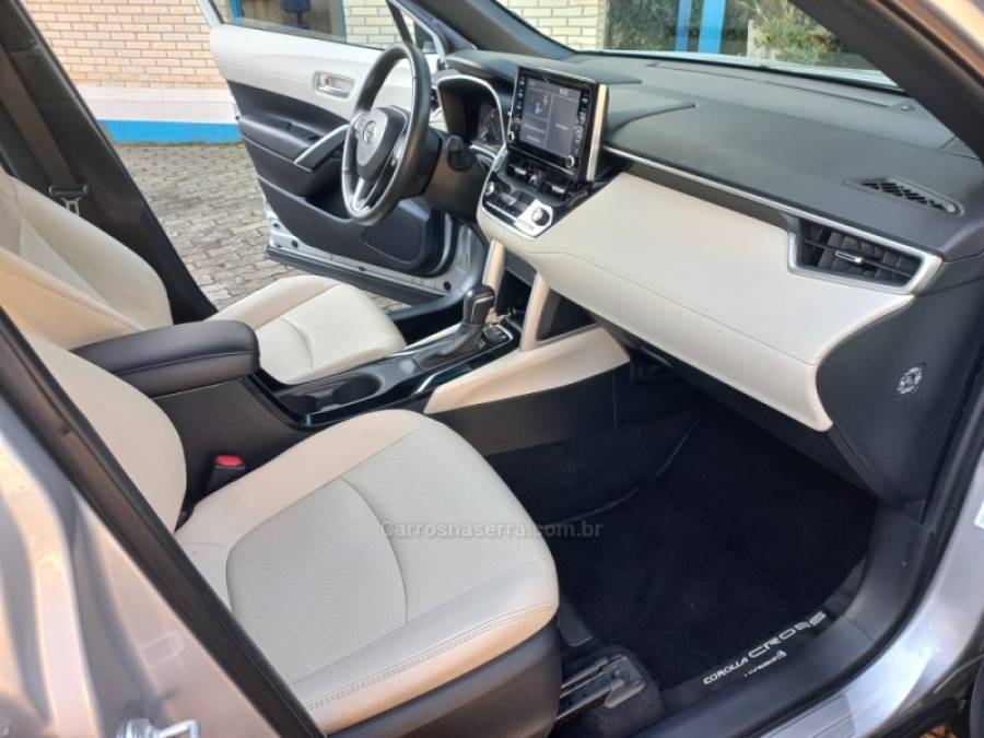TOYOTA - COROLLA - 2022/2022 - Prata - R$ 149.900,00
