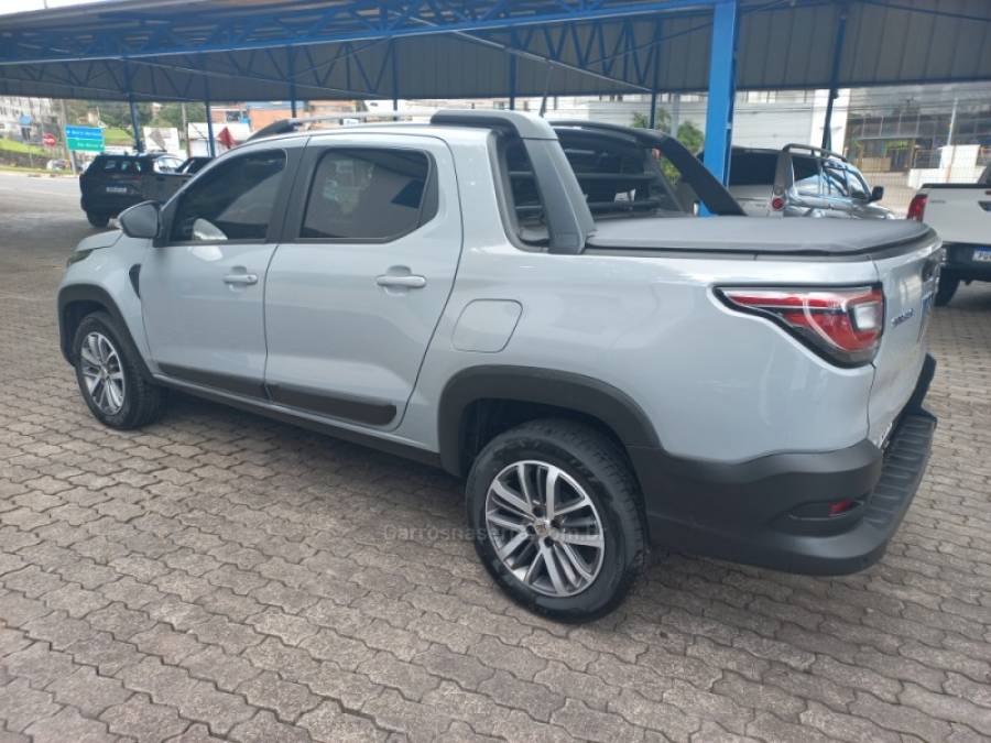 FIAT - STRADA - 2023/2023 - Cinza - R$ 116.990,00