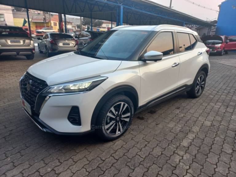 NISSAN - KICKS - 2022/2022 - Branca - R$ 105.990,00