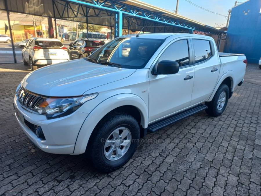 MITSUBISHI - L200 TRITON - 2018/2018 - Branca - R$ 125.000,00