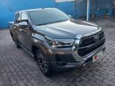TOYOTA - HILUX - 2023/2023 - Cinza - R$ 265.000,00