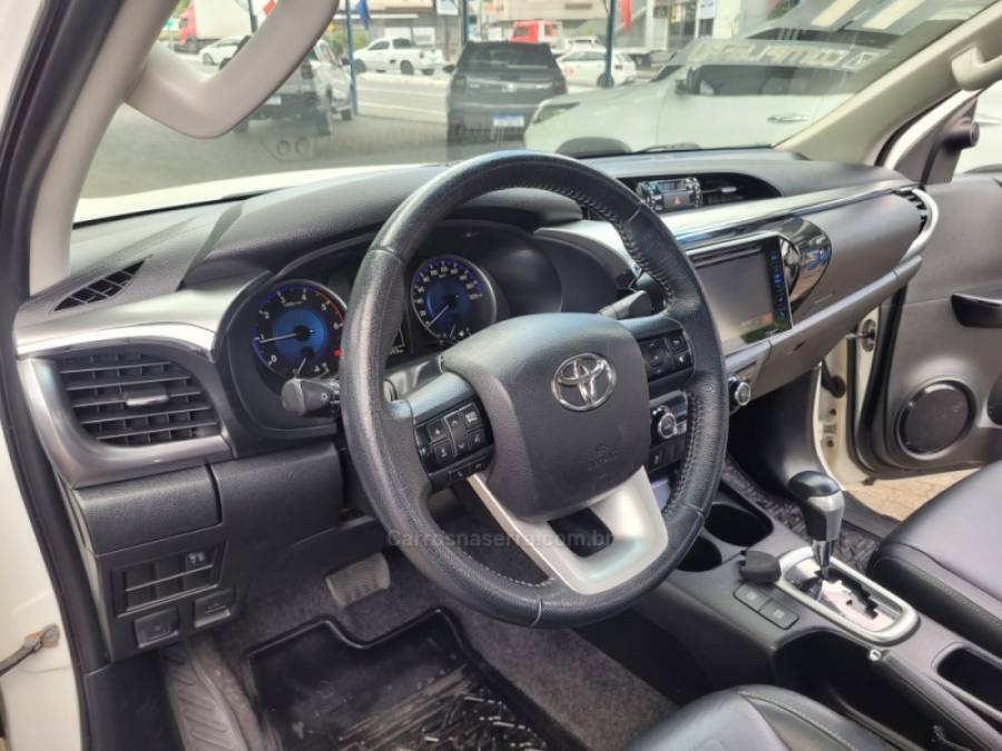 TOYOTA - HILUX - 2017/2017 - Branca - R$ 169.000,00