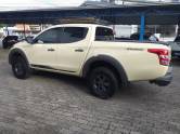 MITSUBISHI - L200 TRITON - 2022/2023 - Bege - R$ 205.451,00