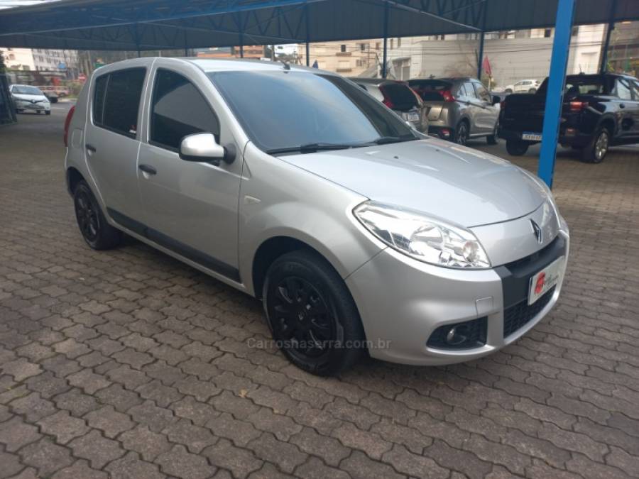 RENAULT - SANDERO - 2013/2013 - Prata - R$ 33.900,00