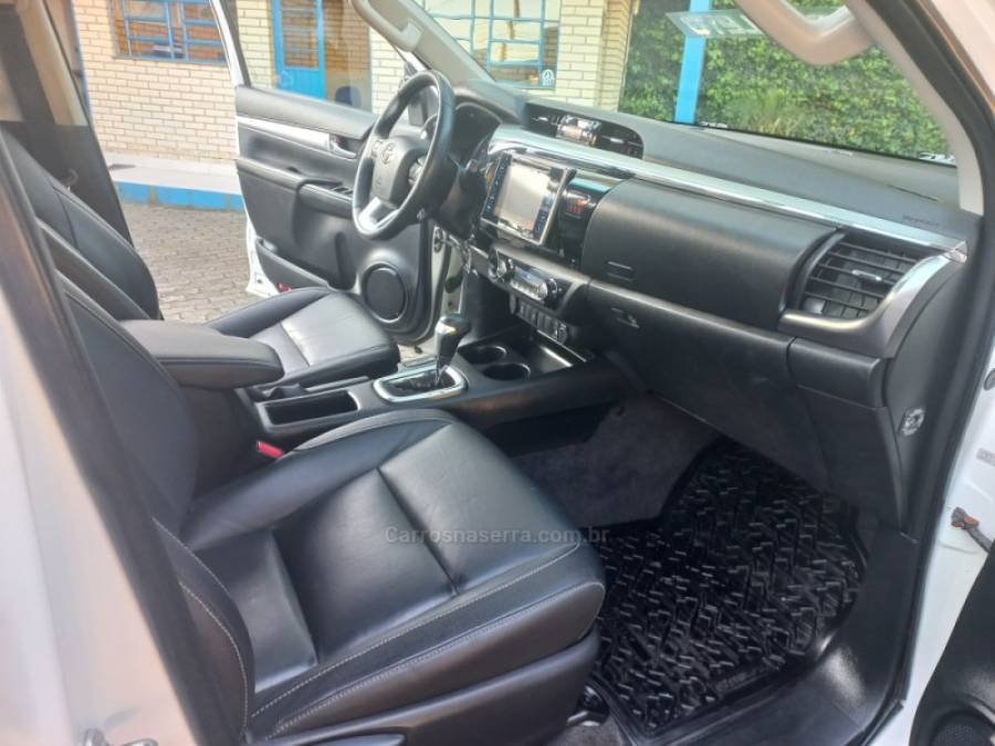 TOYOTA - HILUX - 2017/2017 - Branca - R$ 169.000,00
