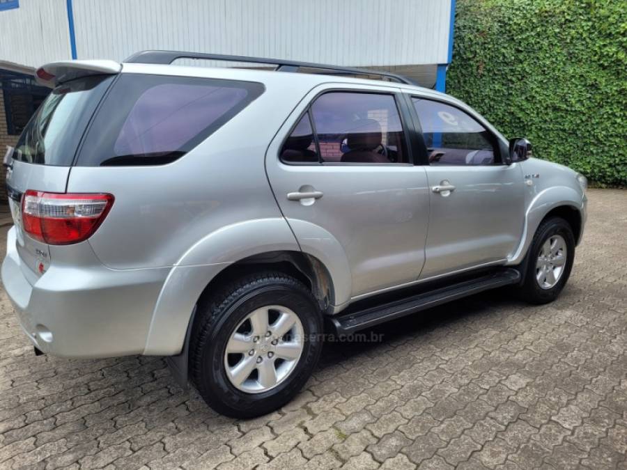 TOYOTA - HILUX SW4 - 2009/2009 - Prata - R$ 109.900,00