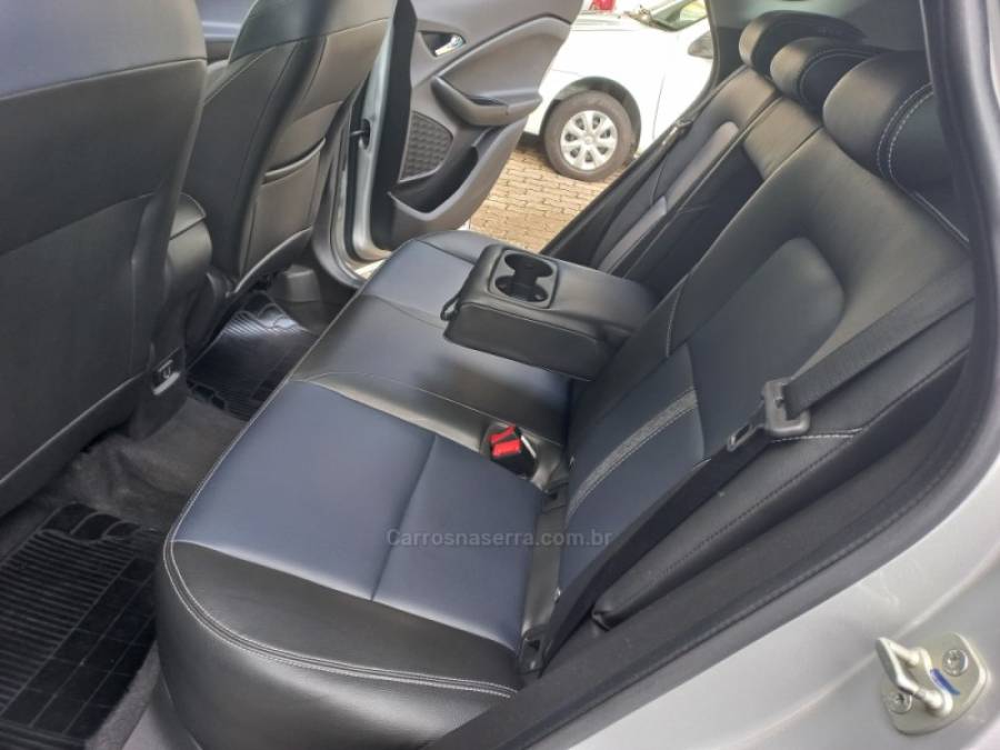 CHEVROLET - TRACKER - 2021/2021 - Prata - R$ 108.990,00