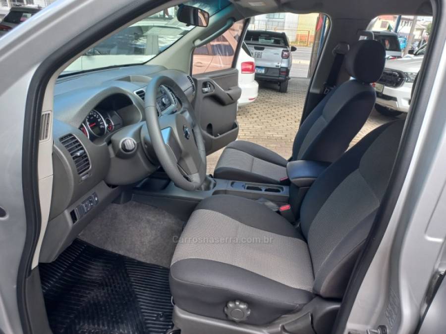 NISSAN - FRONTIER - 2014/2014 - Prata - R$ 89.990,00