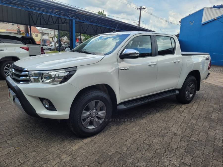 TOYOTA - HILUX - 2017/2017 - Branca - R$ 169.000,00