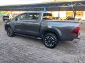 TOYOTA - HILUX - 2023/2023 - Cinza - R$ 265.000,00