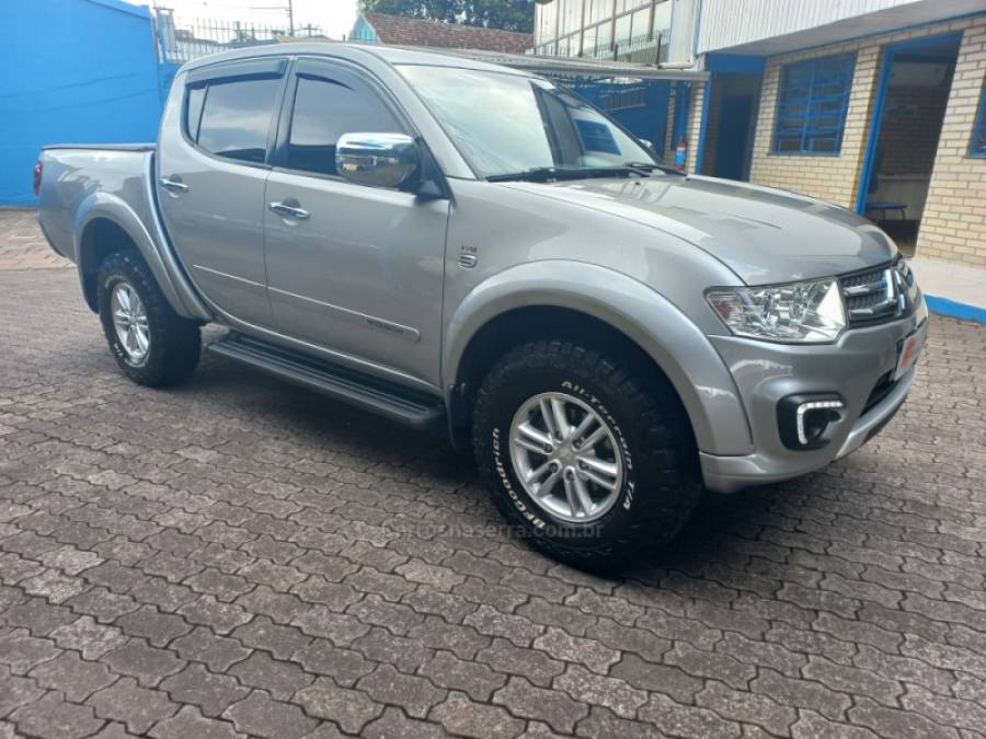 MITSUBISHI - L200 TRITON - 2017/2017 - Prata - R$ 142.990,00