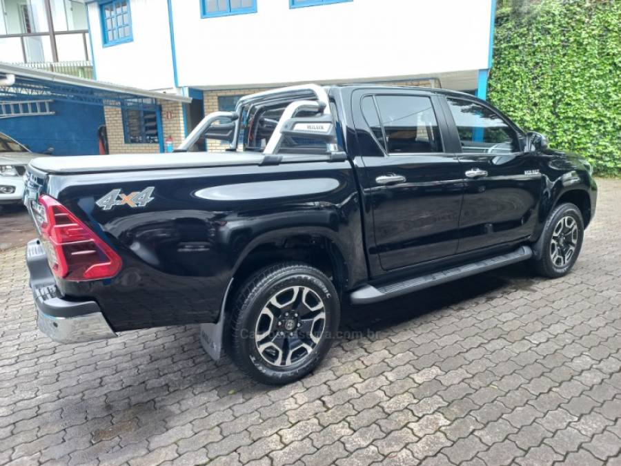 TOYOTA - HILUX - 2023/2023 - Preta - R$ 265.000,00