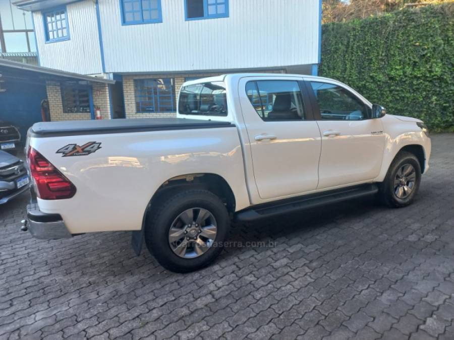 TOYOTA - HILUX - 2017/2017 - Branca - R$ 169.000,00
