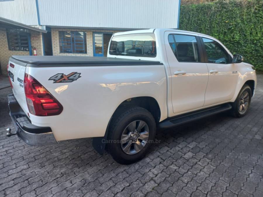 TOYOTA - HILUX - 2017/2017 - Branca - R$ 169.000,00