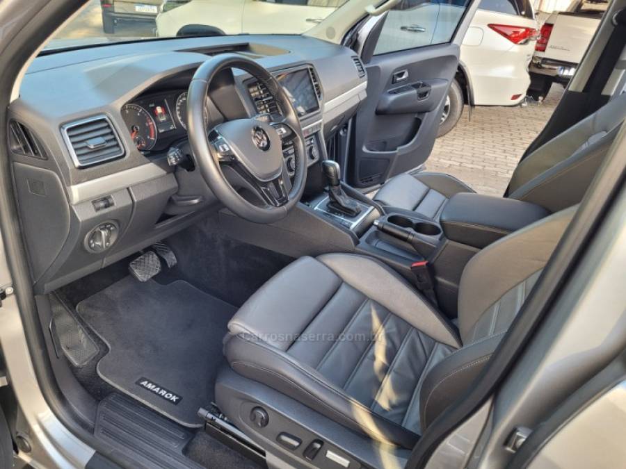 VOLKSWAGEN - AMAROK - 2023/2023 - Cinza - R$ 199.990,00