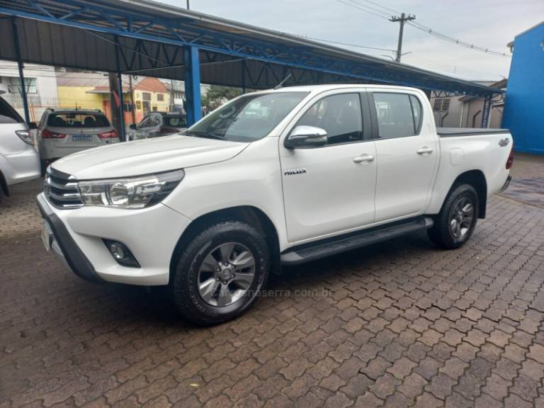 TOYOTA - HILUX - 2017/2017 - Branca - R$ 166.990,00
