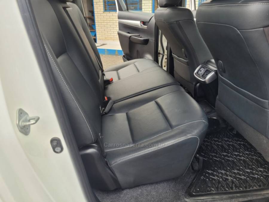TOYOTA - HILUX - 2017/2017 - Branca - R$ 169.000,00