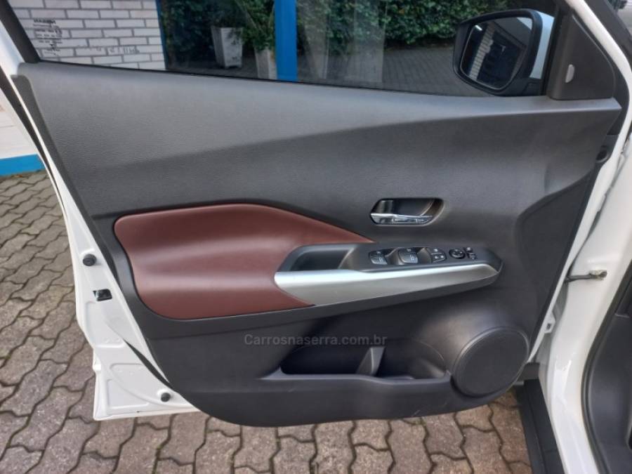 NISSAN - KICKS - 2022/2022 - Branca - R$ 99.900,00