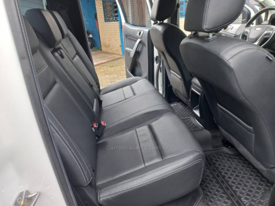 FORD - RANGER - 2021/2021 - Branca - R$ 176.000,00