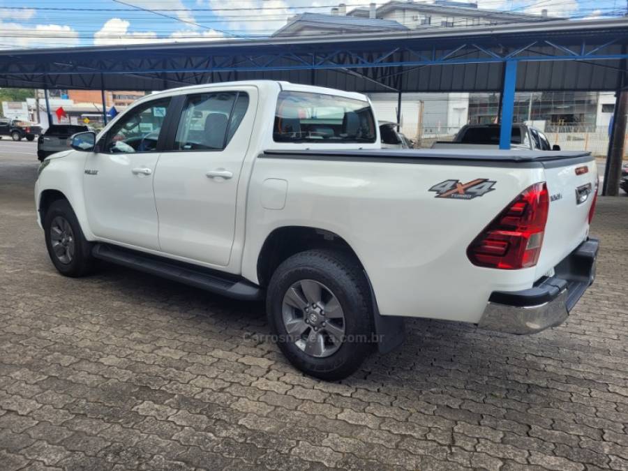 TOYOTA - HILUX - 2017/2017 - Branca - R$ 169.000,00