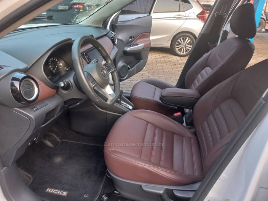 NISSAN - KICKS - 2022/2022 - Branca - R$ 99.900,00
