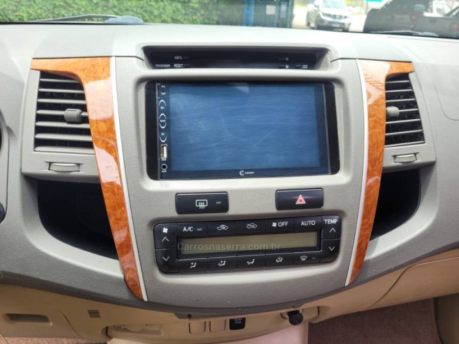 TOYOTA - HILUX SW4 - 2009/2009 - Prata - R$ 109.900,00