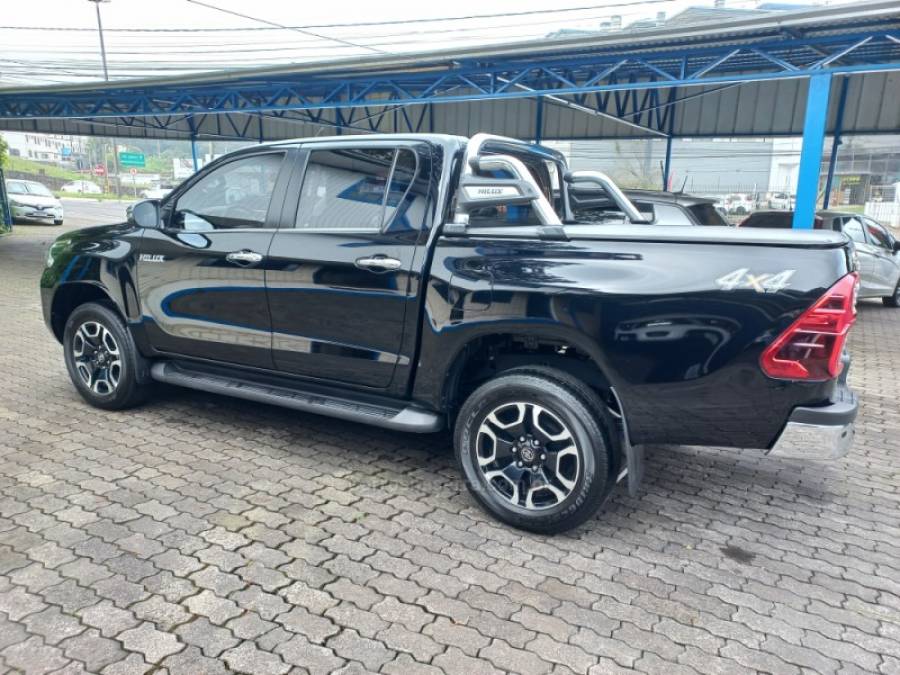 TOYOTA - HILUX - 2023/2023 - Preta - R$ 265.000,00