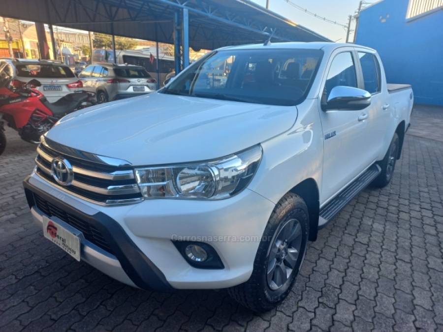 TOYOTA - HILUX - 2017/2017 - Branca - R$ 169.000,00