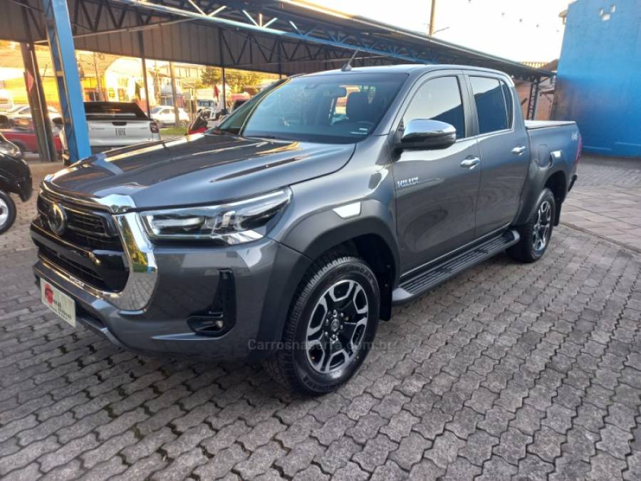 TOYOTA - HILUX - 2023/2023 - Cinza - R$ 265.990,00