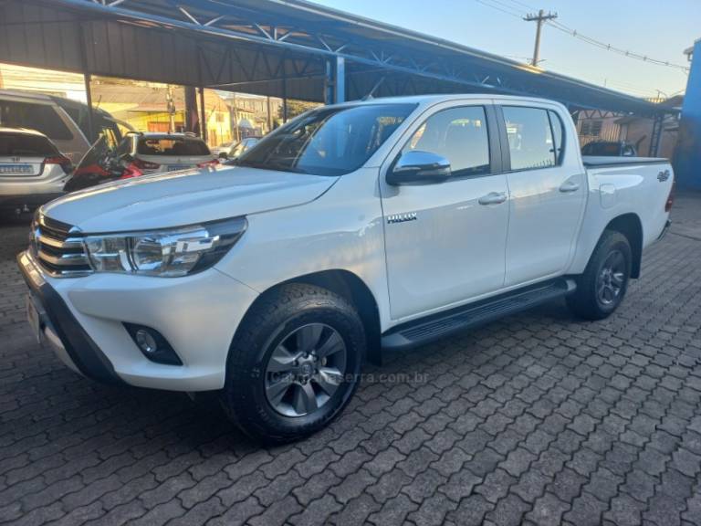 TOYOTA - HILUX - 2017/2017 - Branca - R$ 169.000,00