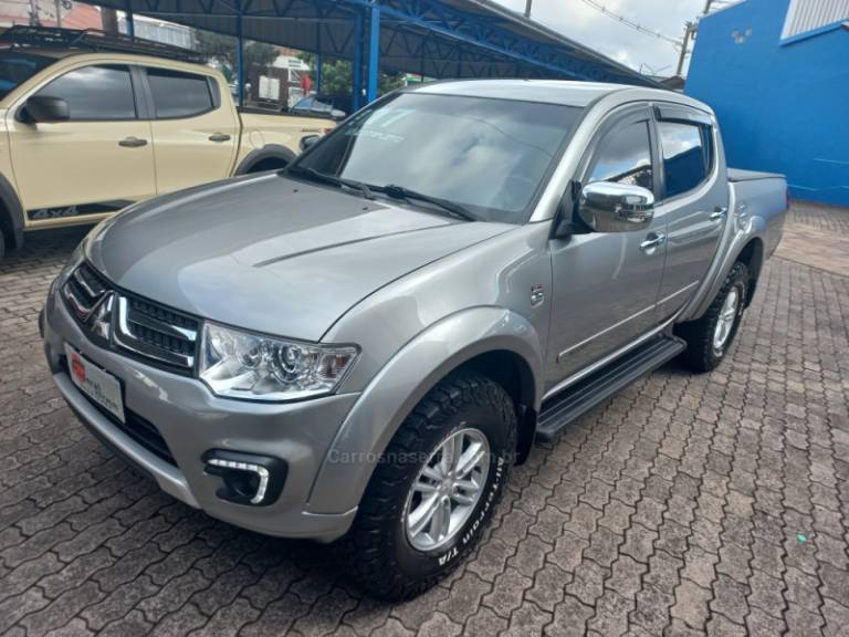 MITSUBISHI - L200 TRITON - 2017/2017 - Prata - R$ 142.990,00