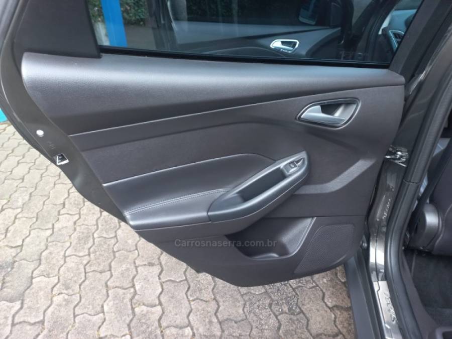 FORD - FOCUS - 2015/2015 - Cinza - R$ 55.900,00