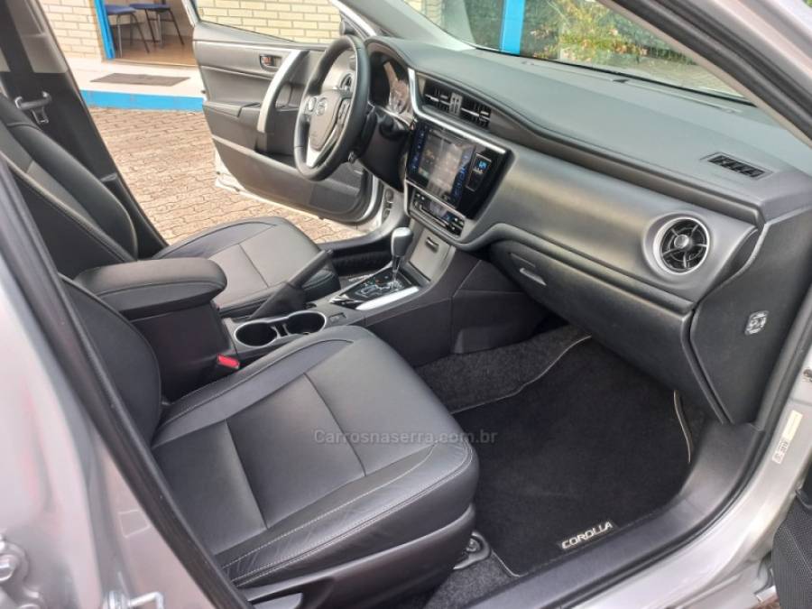 TOYOTA - COROLLA - 2019/2019 - Prata - R$ 106.990,00