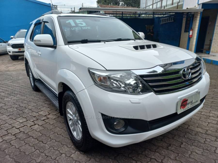 TOYOTA - HILUX SW4 - 2015/2015 - Branca - R$ 149.990,00