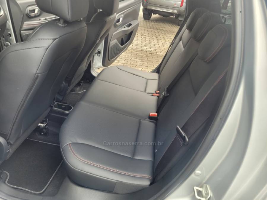 FIAT - STRADA - 2025/2025 - Prata - R$ 129.900,00