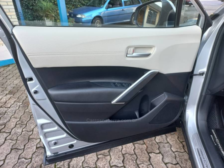 TOYOTA - COROLLA - 2022/2022 - Prata - R$ 150.990,00