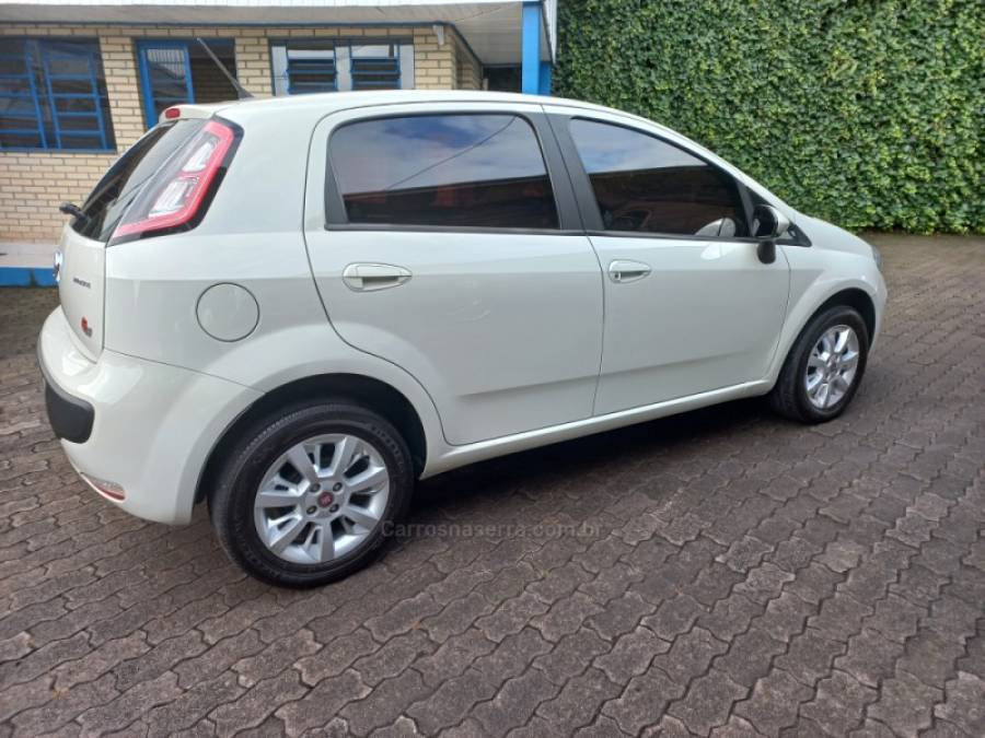 FIAT - PUNTO - 2013/2013 - Branca - R$ 39.500,00