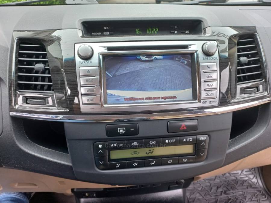 TOYOTA - HILUX SW4 - 2015/2015 - Branca - R$ 149.990,00