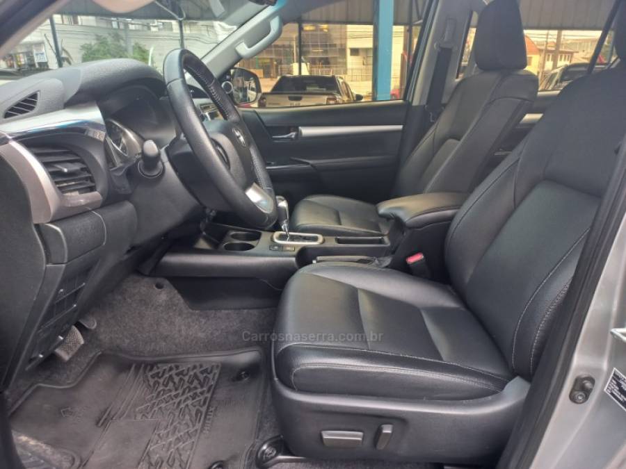 TOYOTA - HILUX - 2021/2021 - Prata - R$ 235.000,00